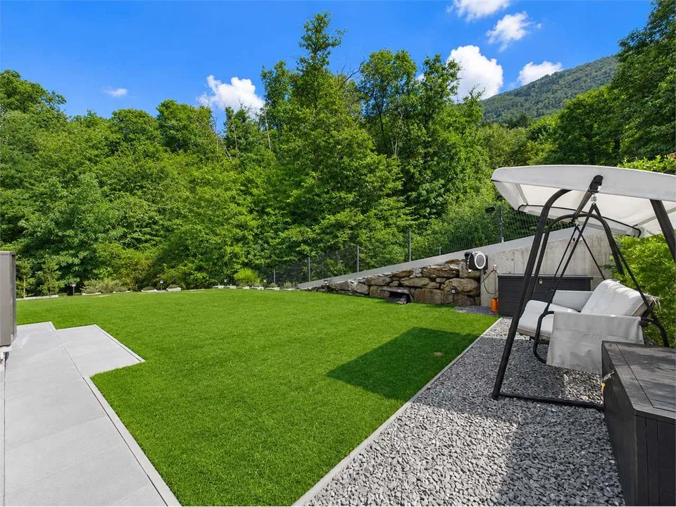 Moderne Villa mit großem Garten in Sant'Antonino – Foto 8 von 13