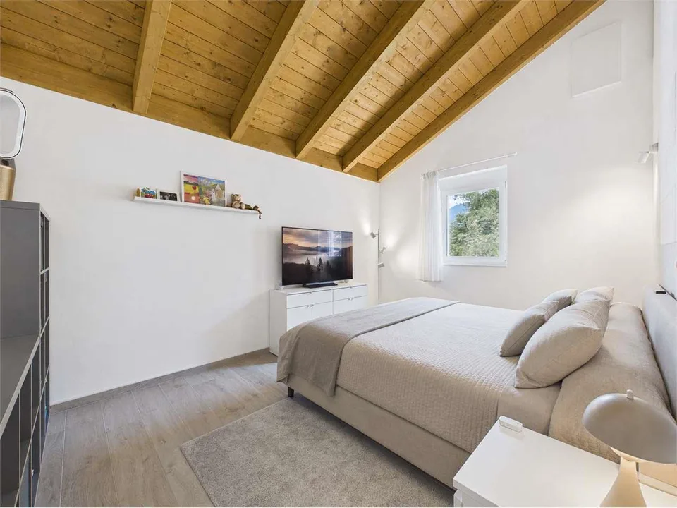 Moderne Villa mit großem Garten in Sant'Antonino – Foto 9 von 13