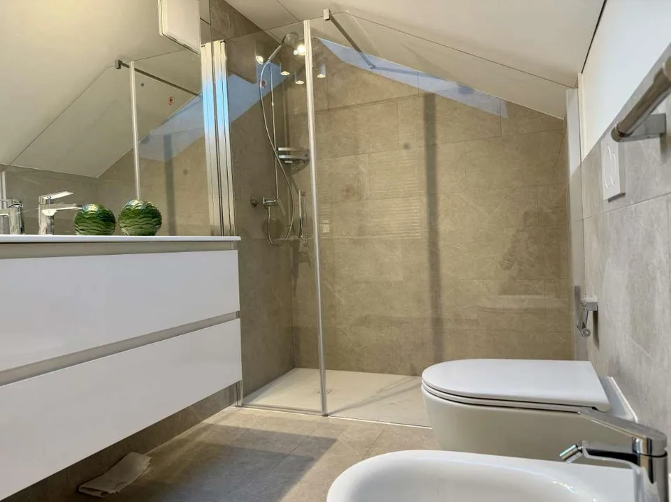 Penthouse complètement rénové et climatisé – photo 13 sur 14
