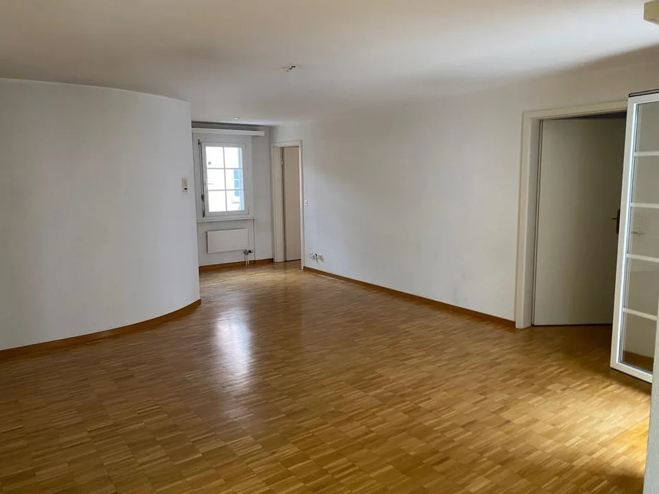 Helle Wohnung mit Balkon mitten im Dorfkern
