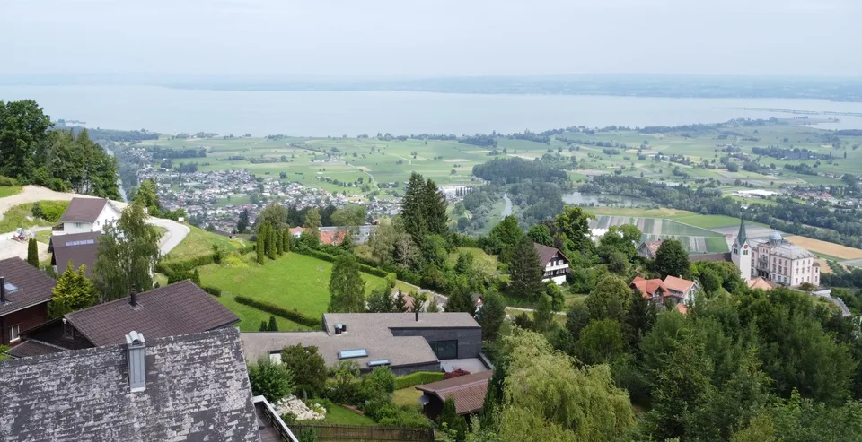 Bauland mit Neubaustudie an atemberaubender Fernsicht