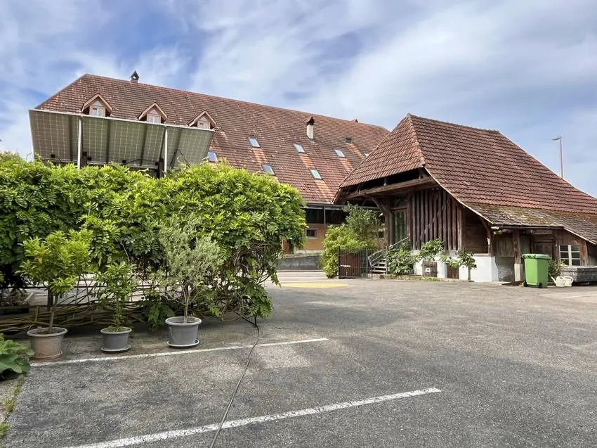 Grand bâtiment résidentiel / ancien restaurant avec Spycher – photo 18 sur 27
