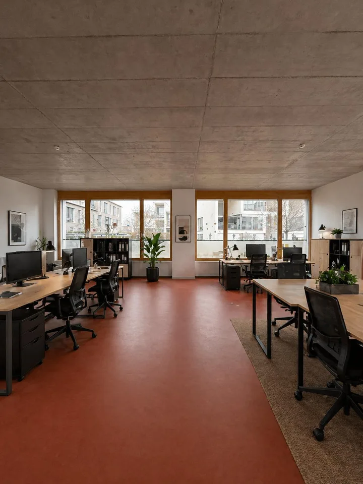 Helle Büro- und Gewerbefläche mit Loftcharakter