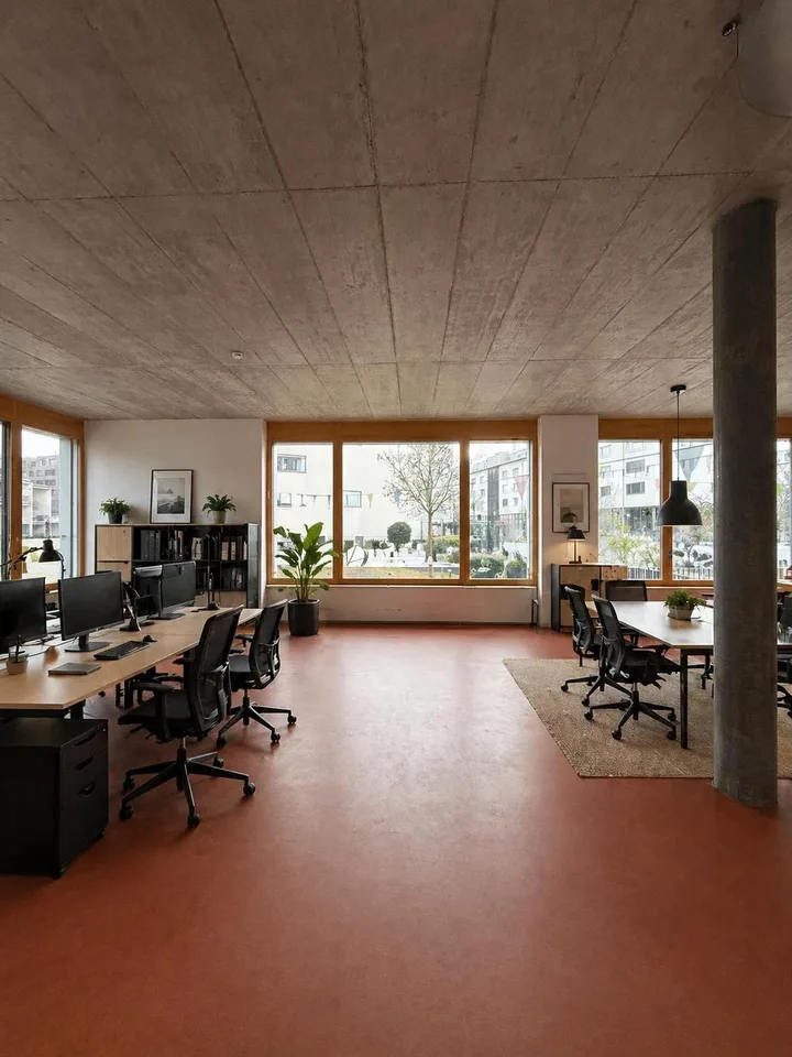 Helle Büro- und Gewerbefläche mit Loftcharakter