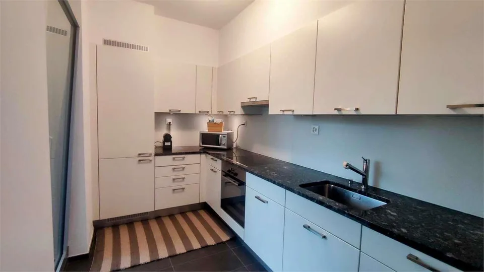Lugano (Via Olgiati 3) - Grazioso 2.5 Locali Arredato con Terrazzo, Vi
