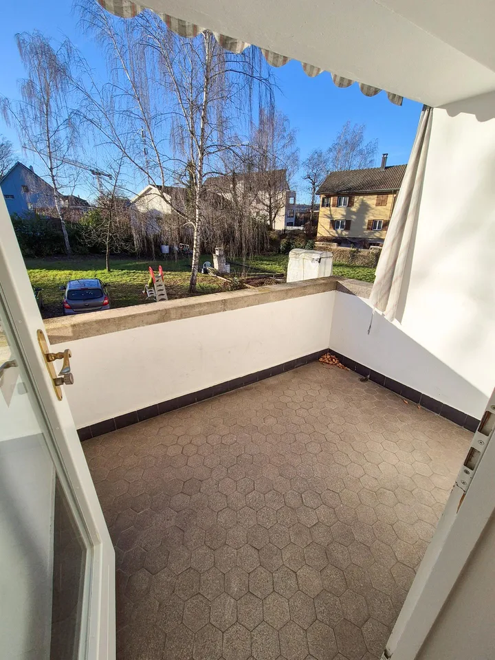 4-Zimmer Hochparterrewohnung neben dem Schulhaus