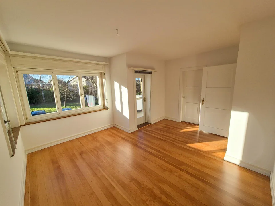 4-Zimmer Hochparterrewohnung neben dem Schulhaus