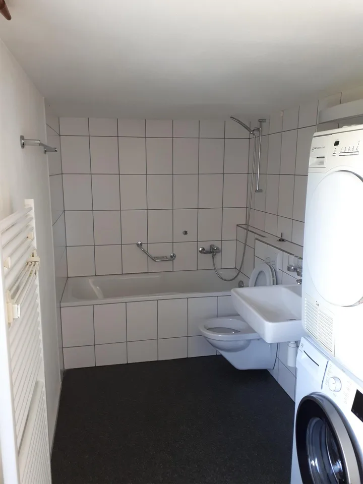 schöne und helle 4.0 Zi-Whg mitten im Dorf
