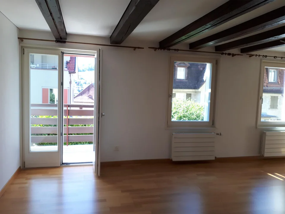 schöne und helle 3.5 Zi-Whg mitten im Dorf