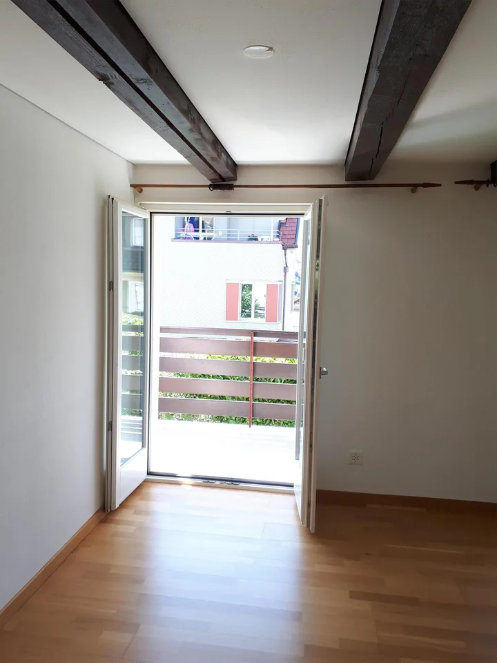 schöne und helle 3.5 Zi-Whg mitten im Dorf