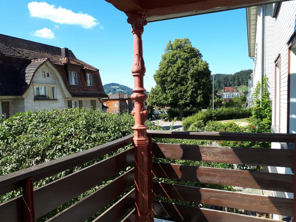 schöne und helle 3.5 Zi-Whg mitten im Dorf