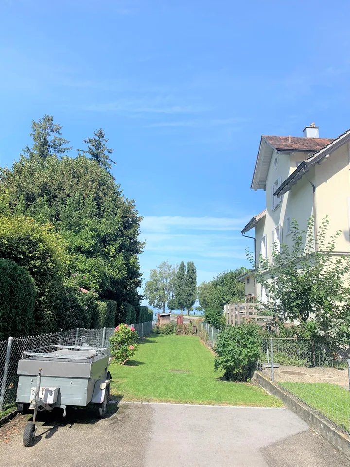 Attraktive 2 1/2-Zimmer-Wohnung mit Seeanstoss