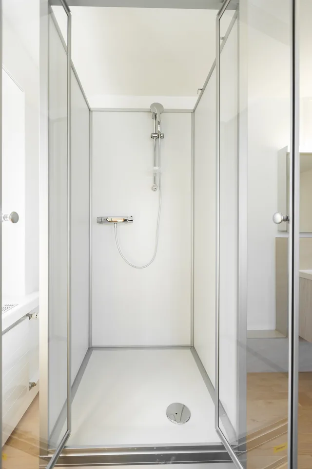schönes, möbliertes Zimmer
