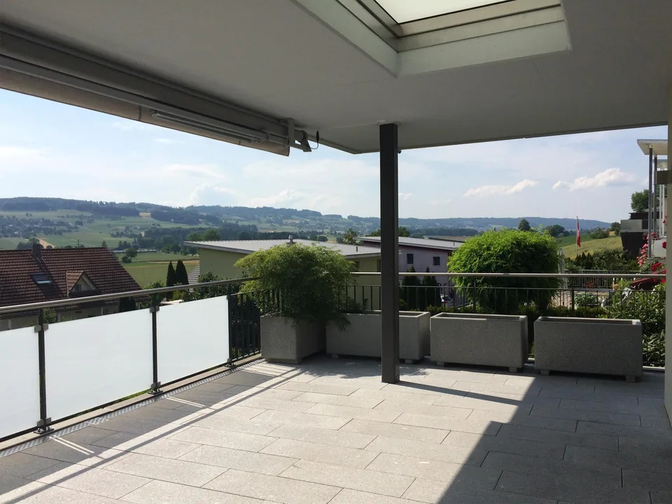 2.5 Zi-Wohnung inkl. Garagenplatz und mit grosszügigen Balkon (40 m2)