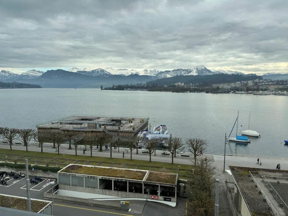 Mansarde-Zimmer mit Seeblick