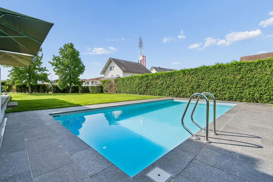 Wohnen wie im Ferienresort - Architektenhaus mit Pool und Garten