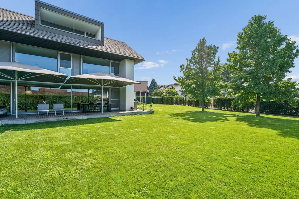 Wohnen wie im Ferienresort - Architektenhaus mit Pool und Garten