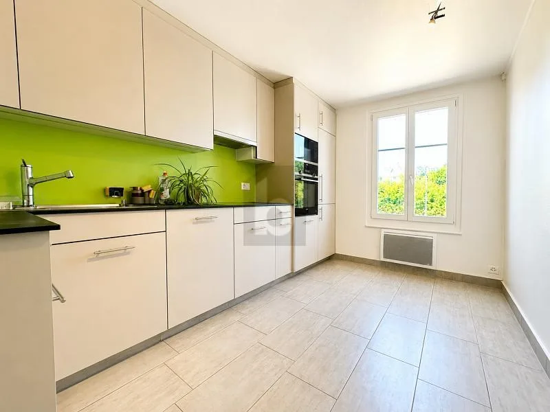 Einfamilienhaus mit großem Garten und Terrasse