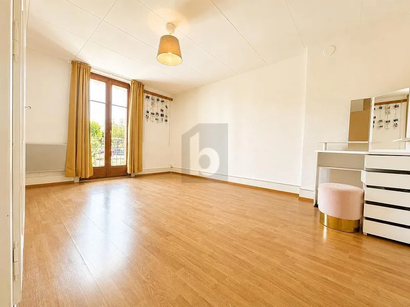 Einfamilienhaus mit großem Garten und Terrasse