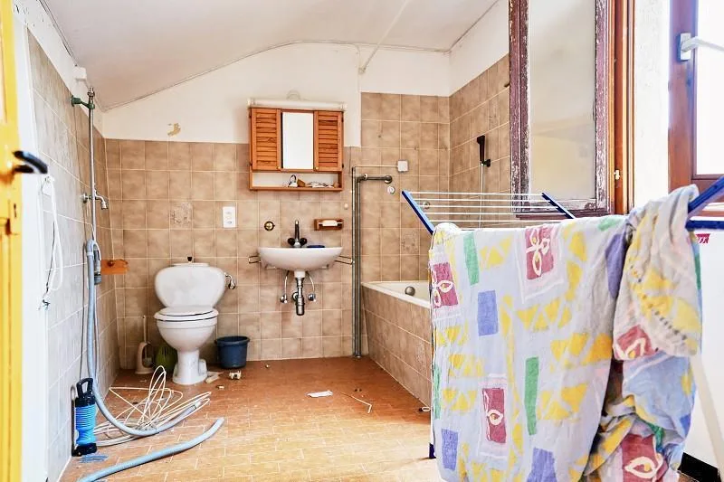 10-Zimmer-Dorfhaus mit Balkon, Innenhof und Traum-Aussicht / cas... – Foto 9 von 14