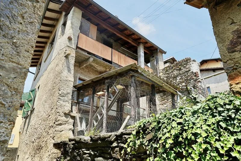 10-Zimmer-Dorfhaus mit Balkon, Innenhof und Traum-Aussicht / cas... – Foto 6 von 14