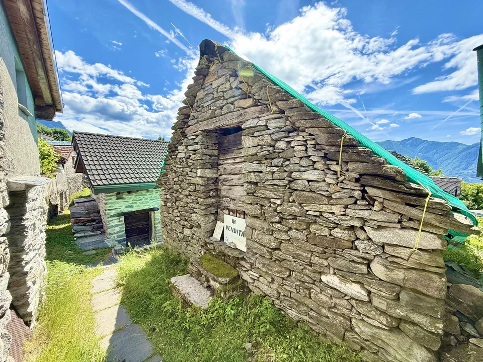 Rustico in pietra da riattare / Naturstein-Rustico mit Ausbaupotenzial
