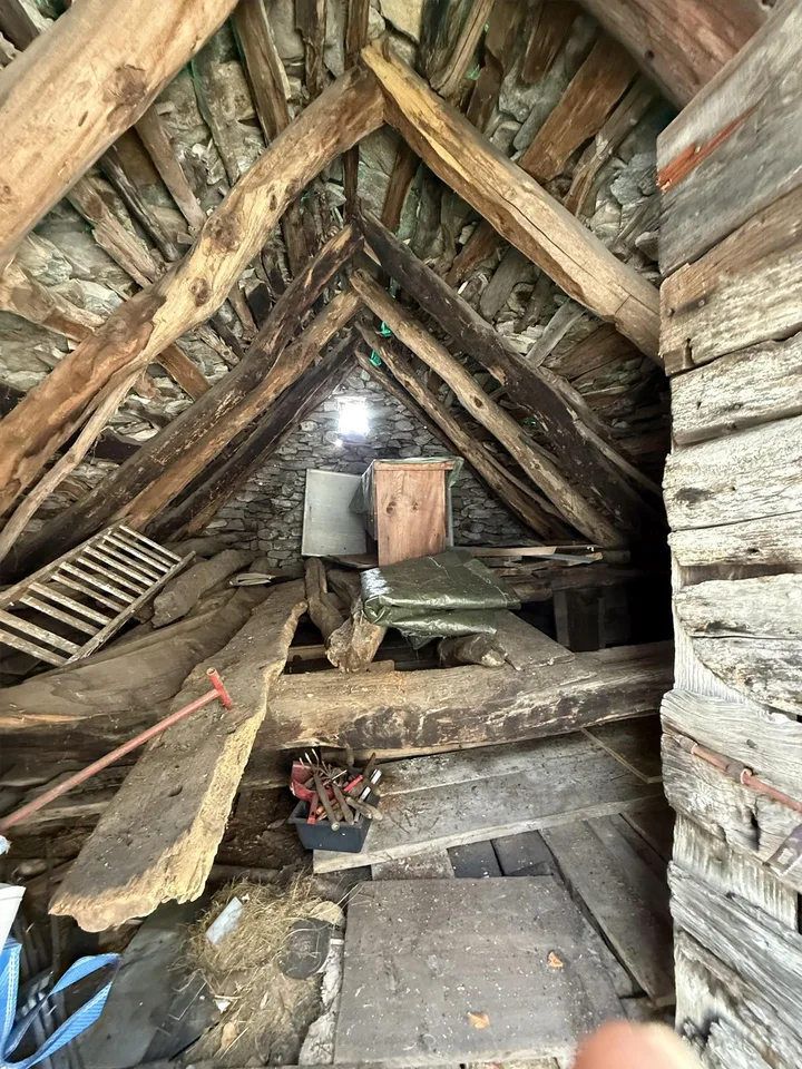 Rustico in pietra da riattare / Naturstein-Rustico mit Ausbaupotenzial