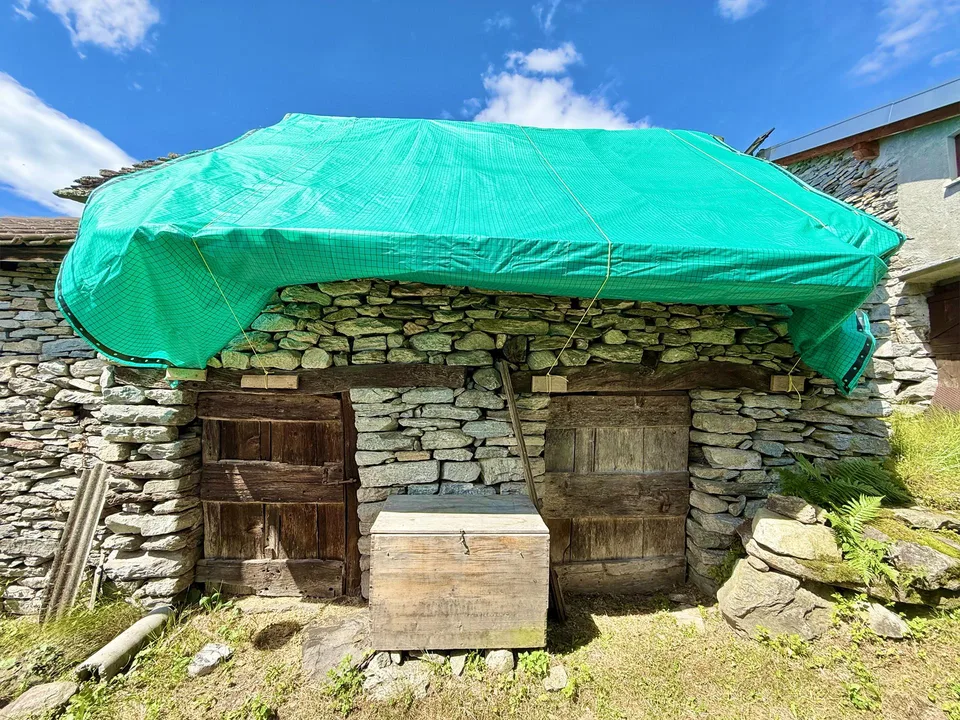 Rustico in pietra da riattare / Naturstein-Rustico mit Ausbaupotenzial