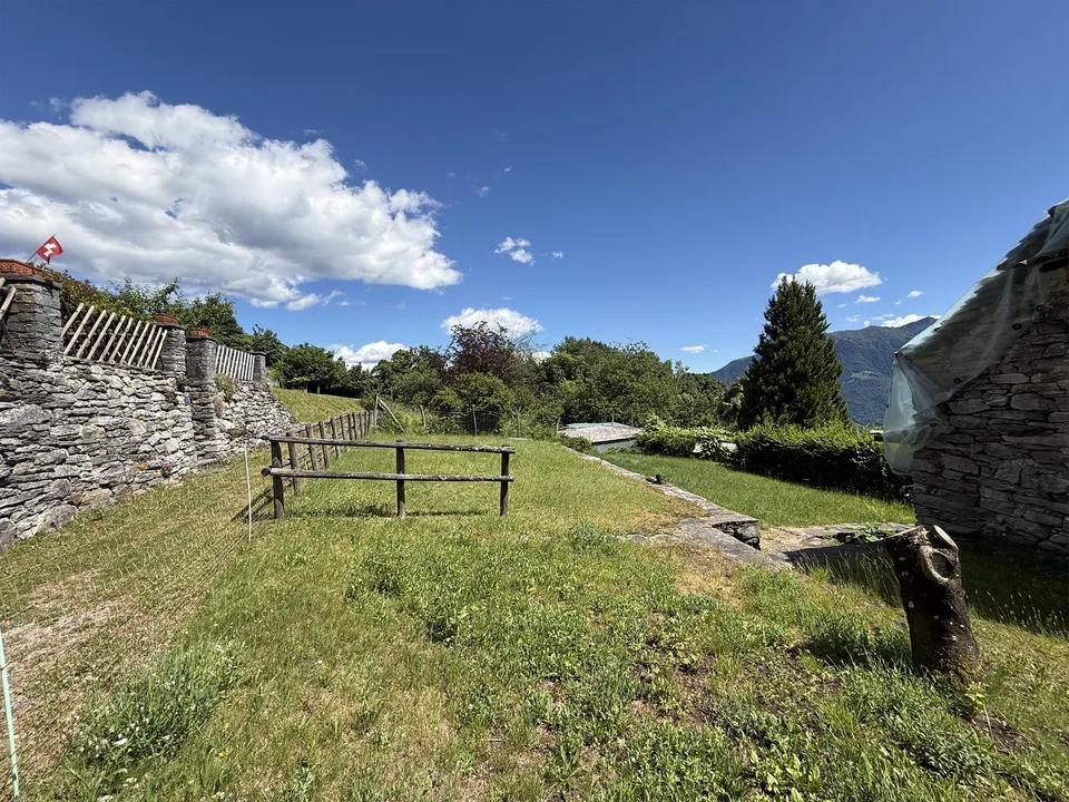 Rustico in pietra da riattare / Naturstein-Rustico mit Ausbaupotenzial – foto 7 di 13