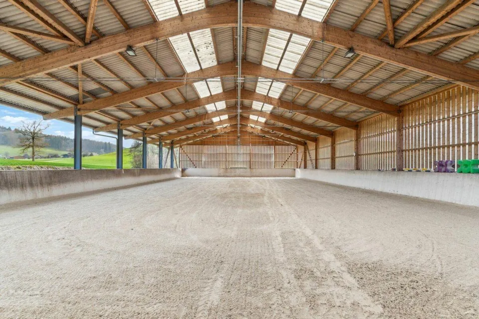 Bijou - Reitsportimmobilie mit Reithalle und Wohnhaus