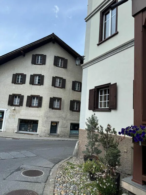 Umbau- und Ausbau-Objekt im Dorfkern von Bergün/Bravuogn