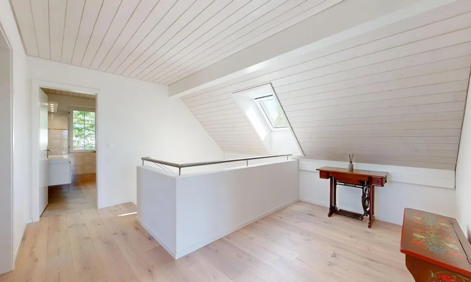 Freistehendes Einfamilienhaus mit unverbaubarer Aussicht – Foto 8 von 13