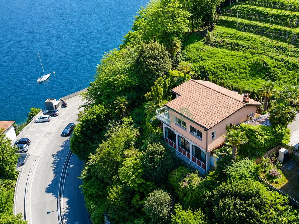 Bellissimo terreno con una spettacolare vista sulla baia di Lugano