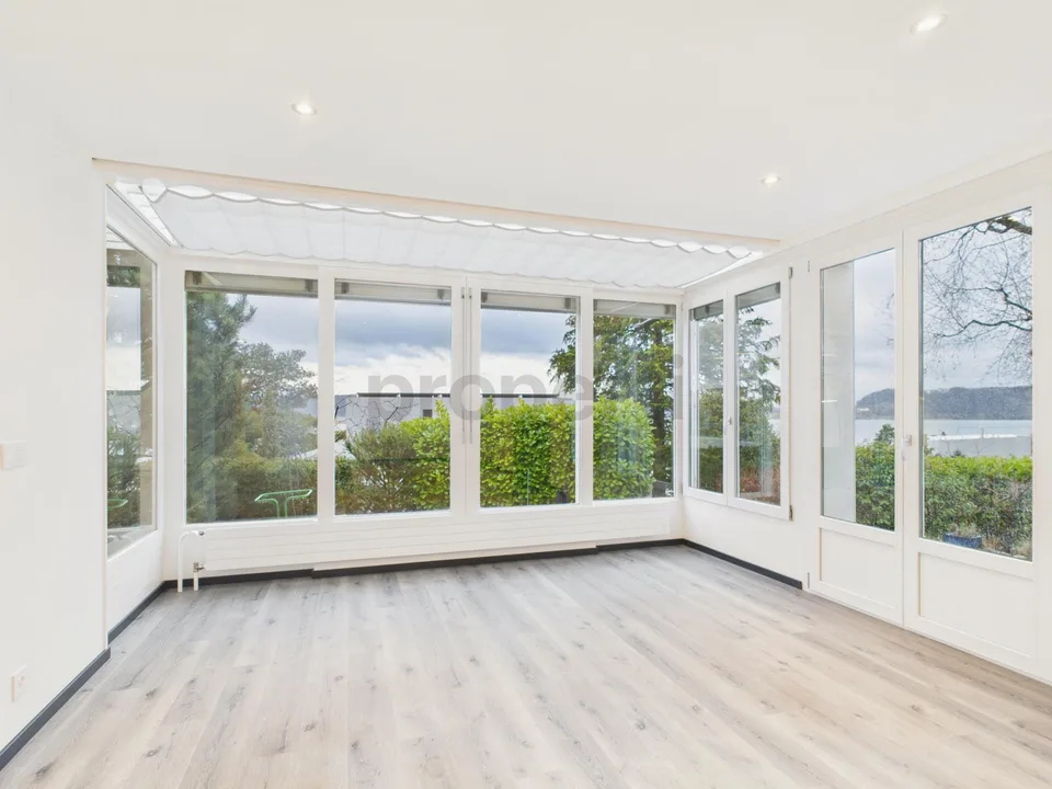 Moderne 6.5 pièces row-house rénovée avec jardin à La Neuveville