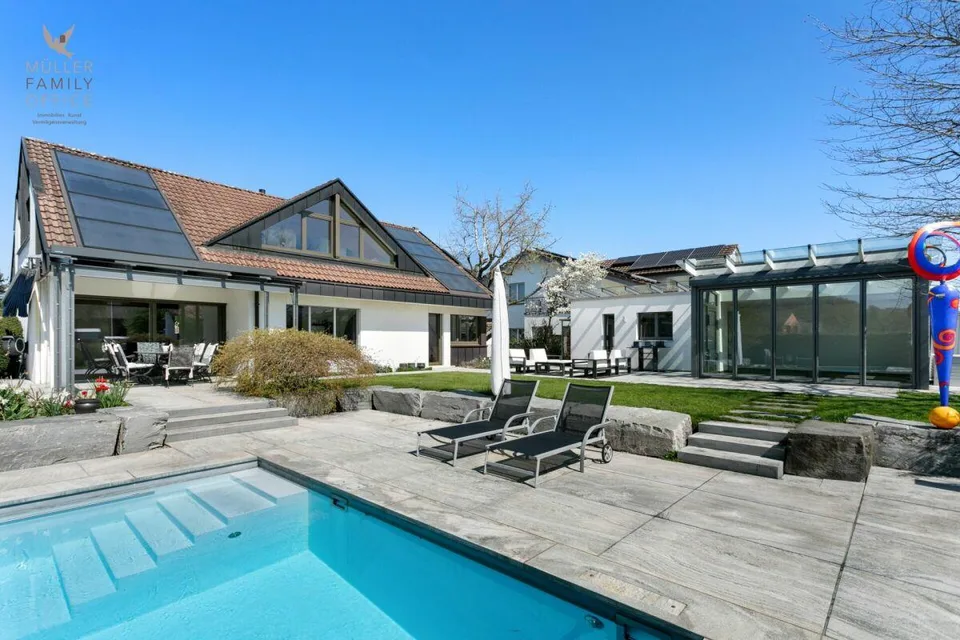 Maison de famille élégante avec un jardin de rêve et un paradis de piscine