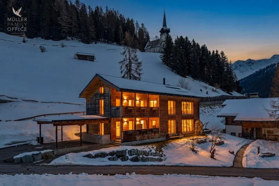 Stilvolles Holzhaus mit alpinem Charme und nachhaltigem Wohn- und E...