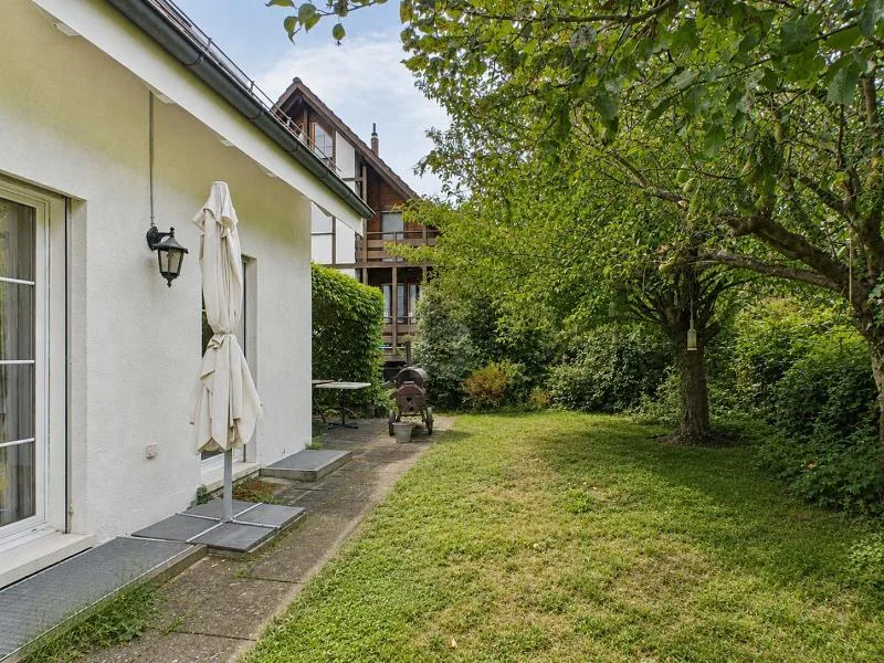 Detached, spacious with surrounding land