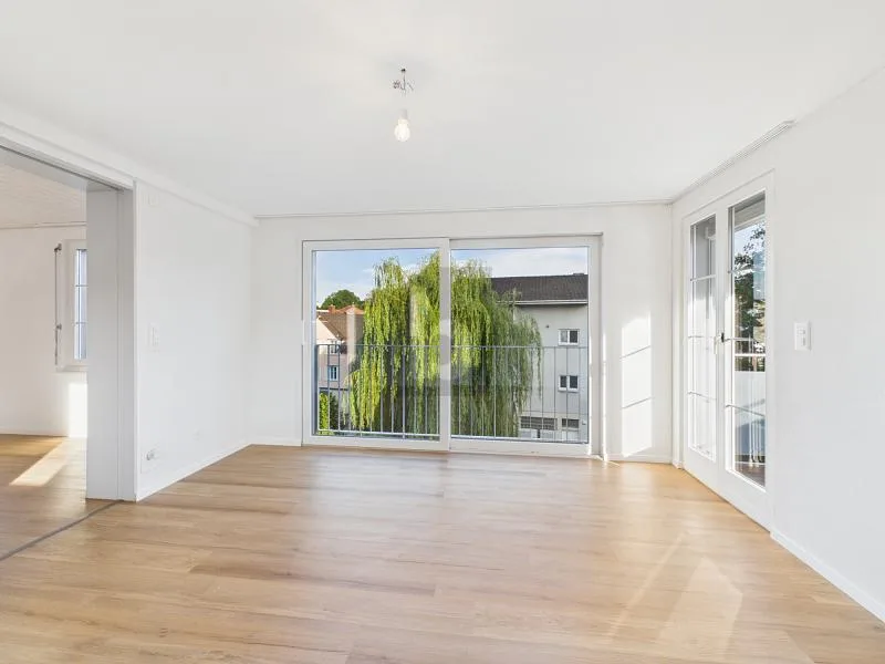 MODERN AM PLÄTSCHERNDEN BACH