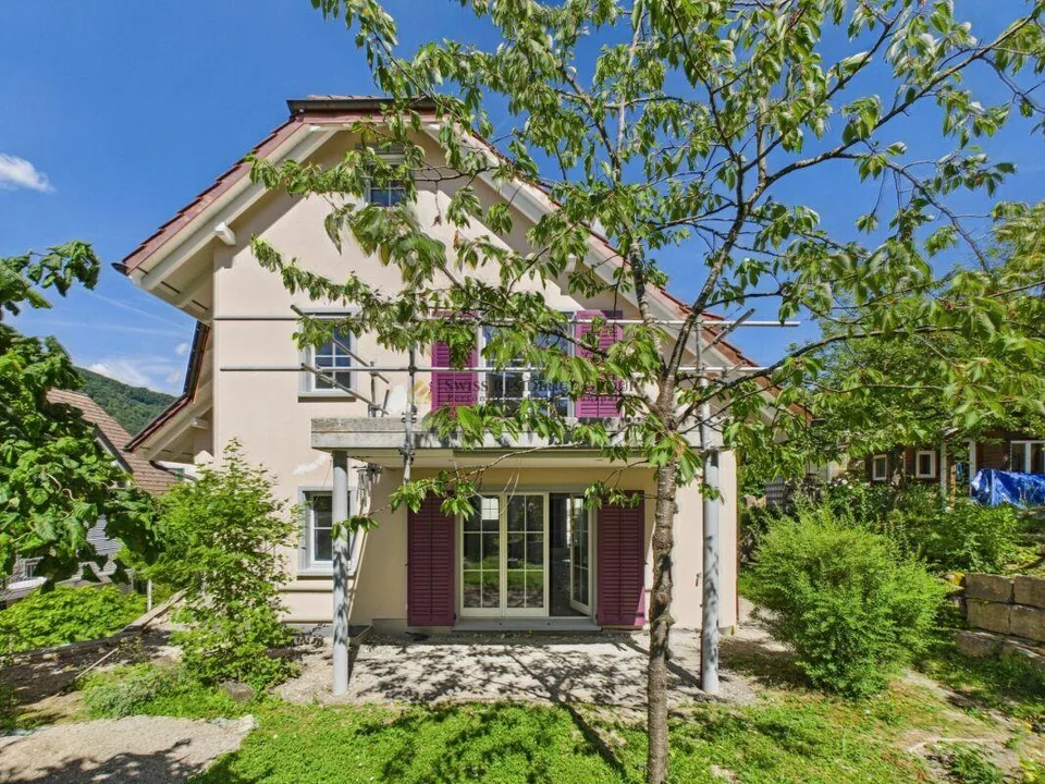 Ampia casa unifamiliare 6.5 locali con giardino da sogno a Wettingen