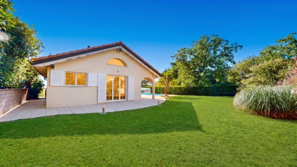 Champagne : Villa familiale avec piscine chauffée, sans vis- à- vis