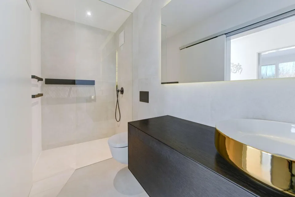 A home above the ordinary – exclusive attic apartment with privacy – photo 14 of 26
