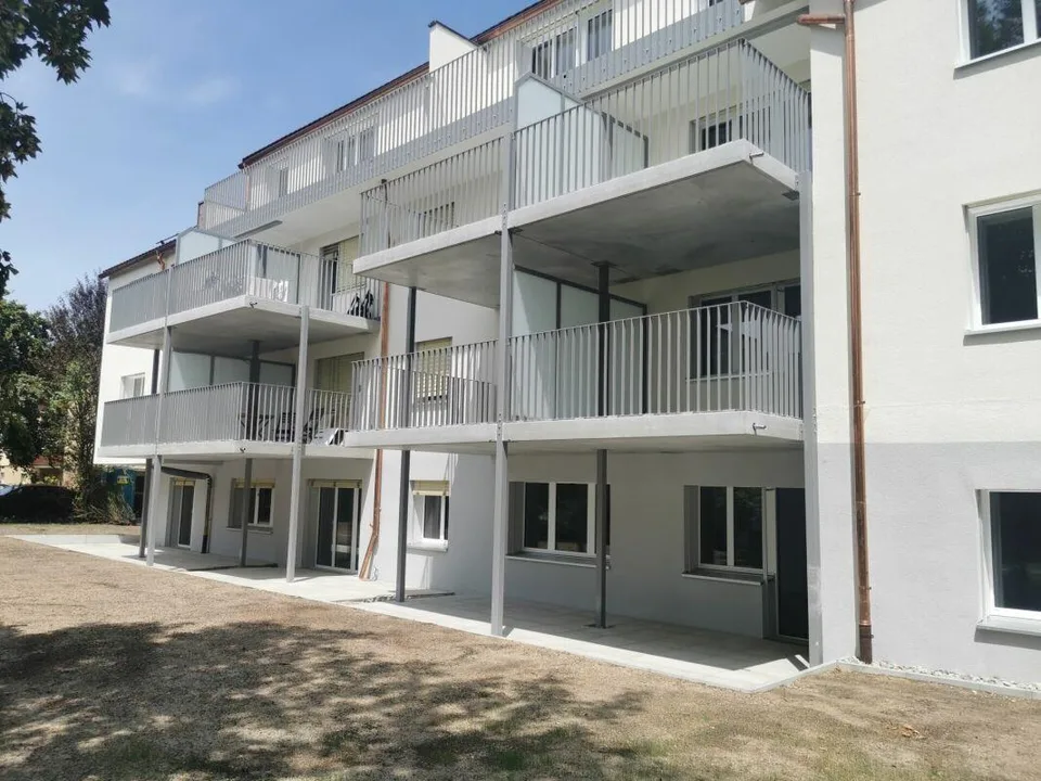 neu renovierte 1.5 ZWG mit privatem Eingang