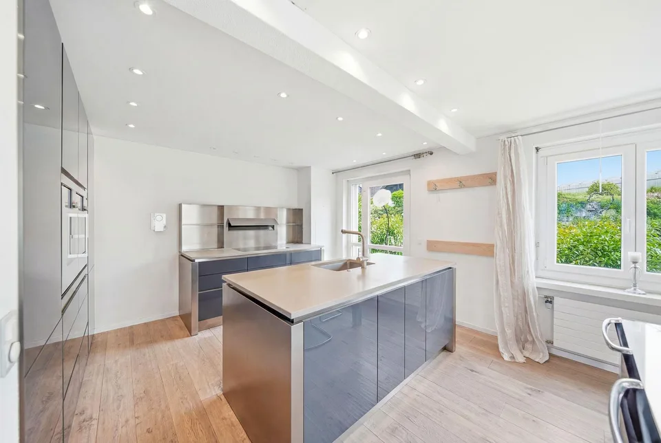 ZWEIFAMILIENHAUS ZWISCHEN ZÜRICH UND BADEN