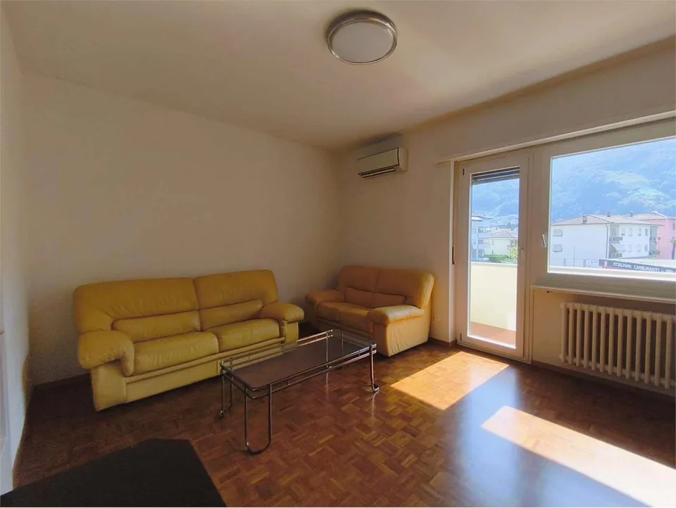 Bellinzona (Via Maestri Comacini) - Ampio 3.5 Locali con Grande Balcon