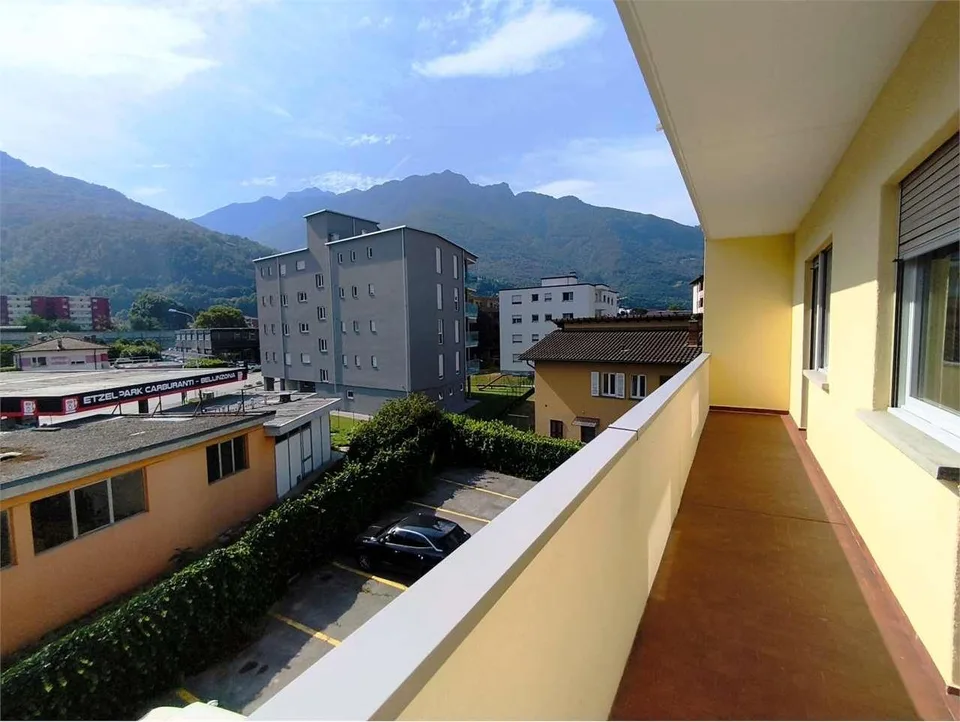 Bellinzona (Via Maestri Comacini) - Ampio 3.5 Locali con Grande Balcon