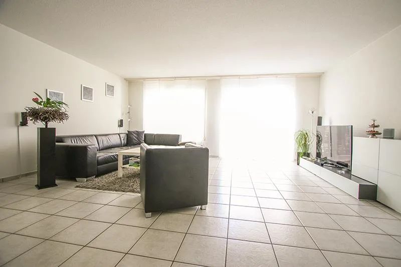 Vivere come in una casa a schiera unifamiliare - con area circostante e seminterrato