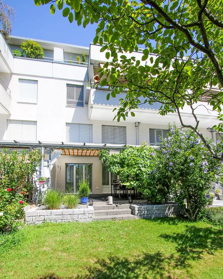 Wohnen wie im Reiheneinfamilienhaus - mit Umschwung und Kellergeschoss