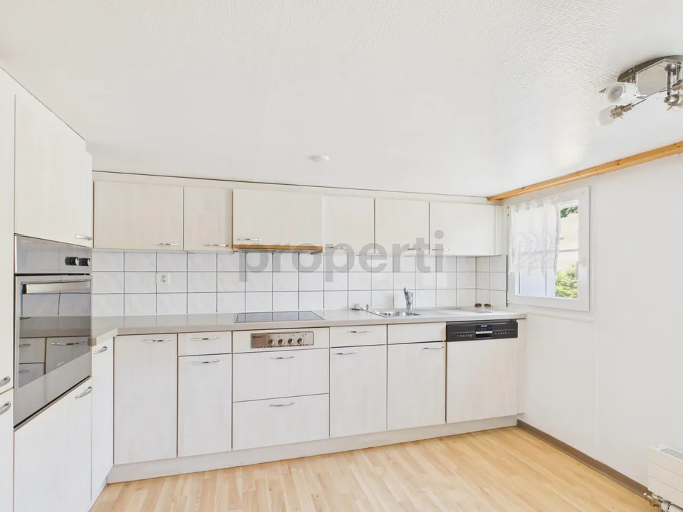 Mehrfamilienhaus mit zwei separate Wohnungen (4.5 & 3.5 Zimmer) an ...