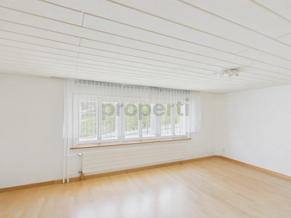 Mehrfamilienhaus mit zwei separate Wohnungen (4.5 & 3.5 Zimmer) an ...