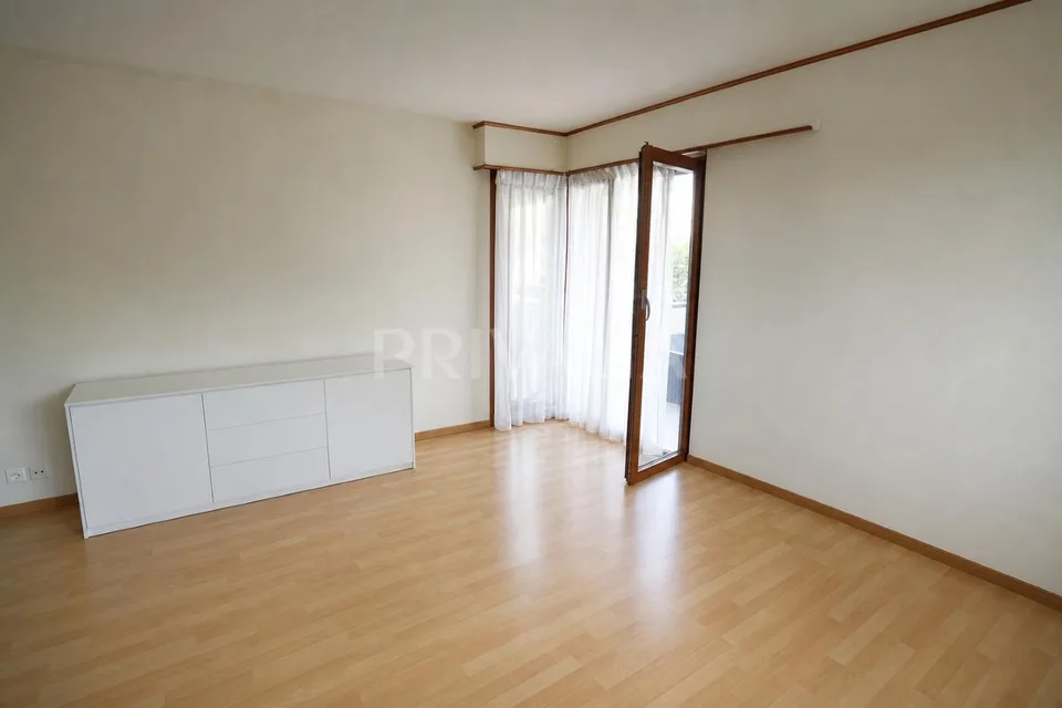 En exclusivité : Charmant 2½ pièces avec balcons et vue sur le lac